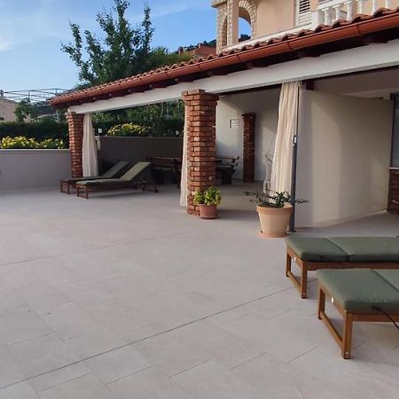 Apartments Tinjarosa Mundanije Екстер'єр фото