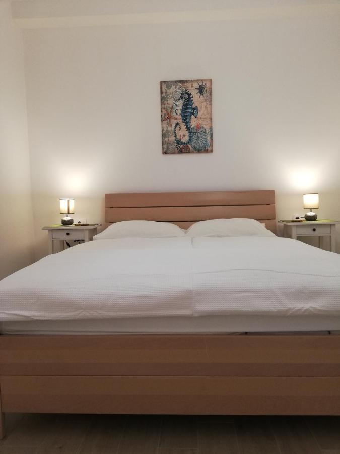 Apartments Tinjarosa Mundanije Екстер'єр фото