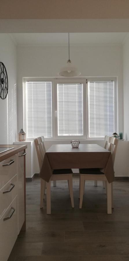 Apartments Tinjarosa Mundanije Екстер'єр фото