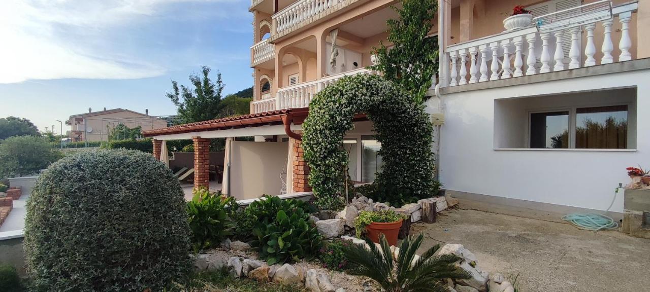 Apartments Tinjarosa Mundanije Екстер'єр фото